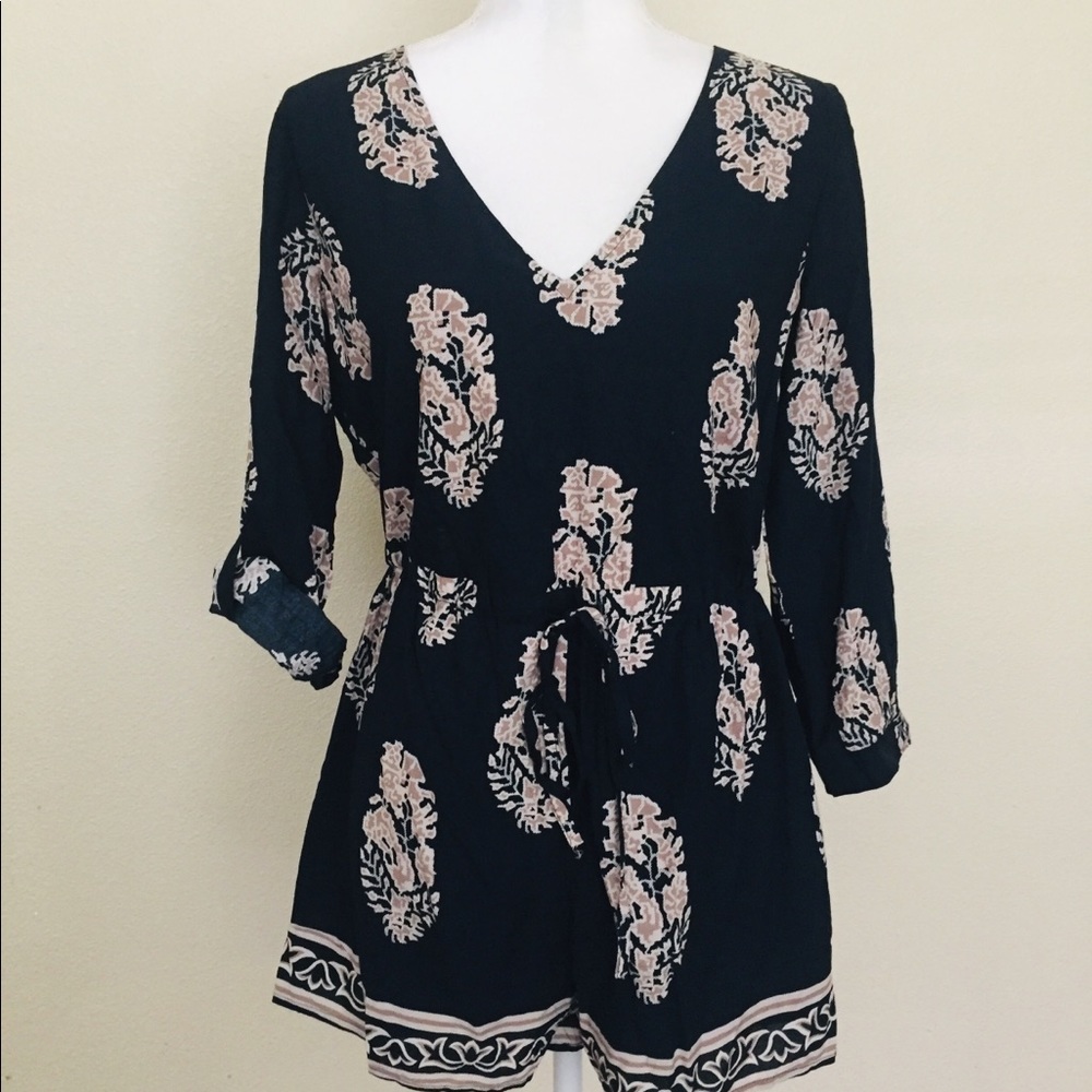 Open back Navy Blue Floral Romper - Picture 6 of 8
